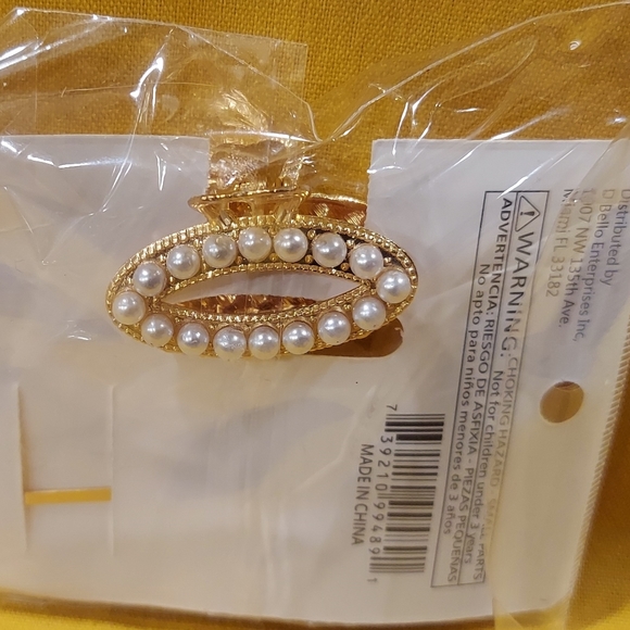 D’BELLO OVAL AND LONG STRAIGHT PEARL HAIR CLIP SET - Picture 4 of 4